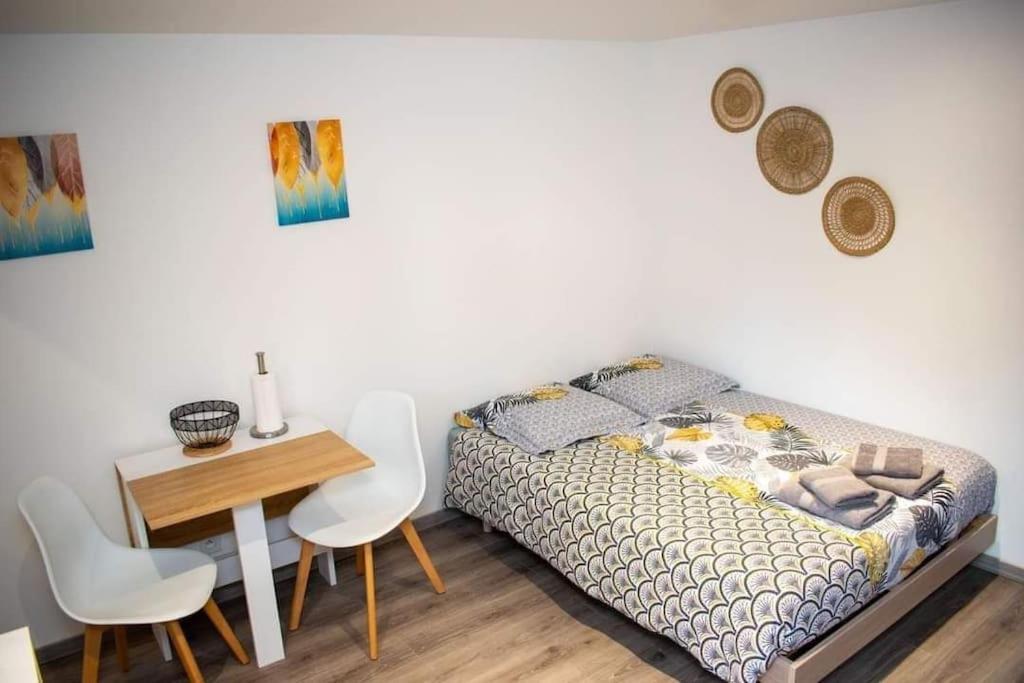Studio Charmant Confortable Tv Centre Ville Лувье Экстерьер фото
