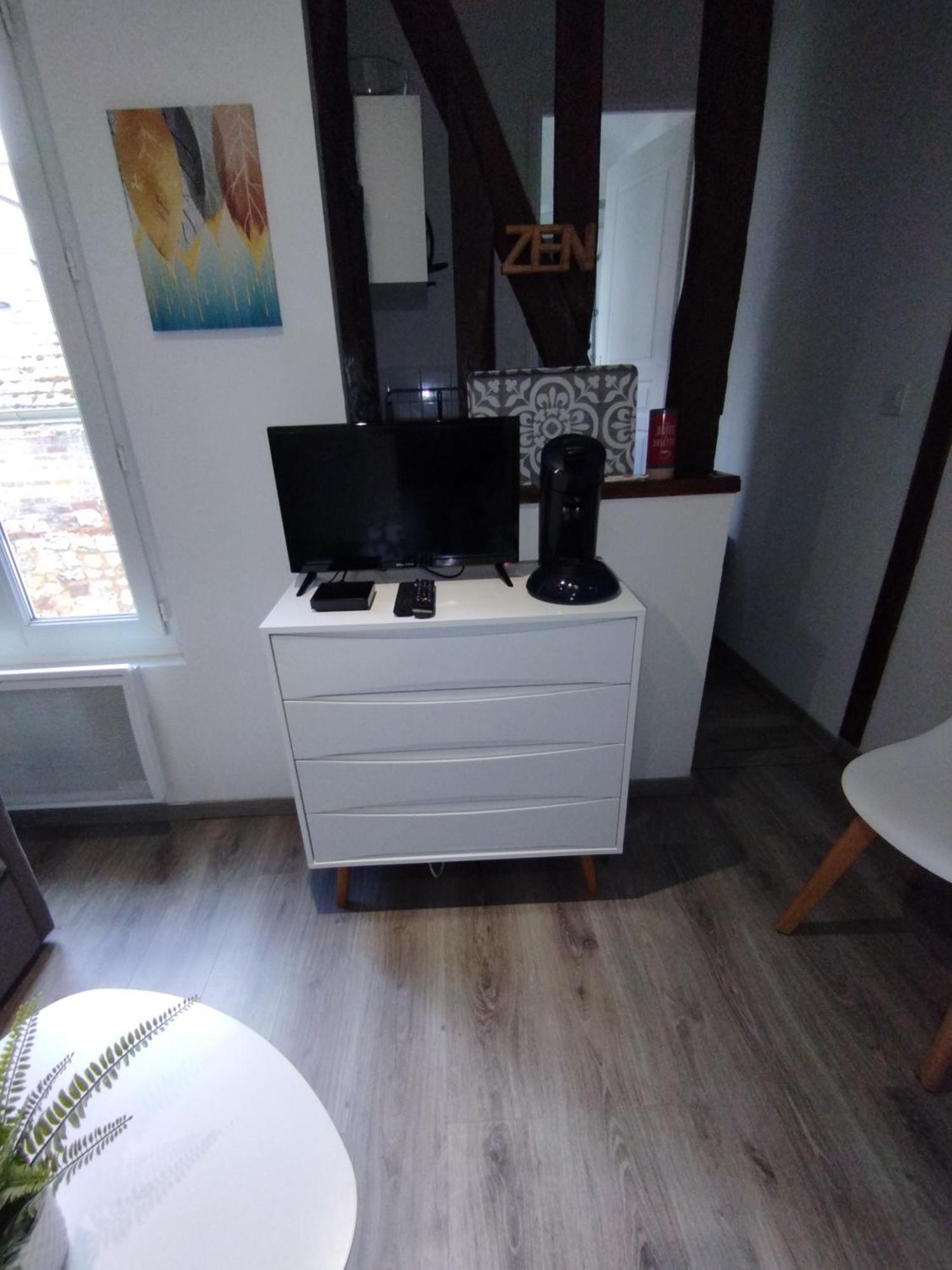 Studio Charmant Confortable Tv Centre Ville Лувье Экстерьер фото